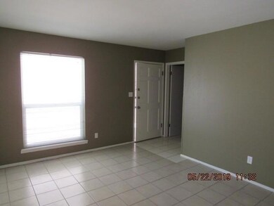 10642 Cuatro Vistas Dr unit C, El Paso, TX 79935 - photo 6