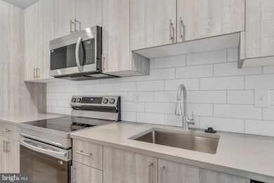 1243 W Westmoreland St unit C, Philadelphia, PA 19140 - photo 4