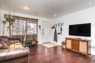 Evergreen Ave SW 2522 (3 of 25)