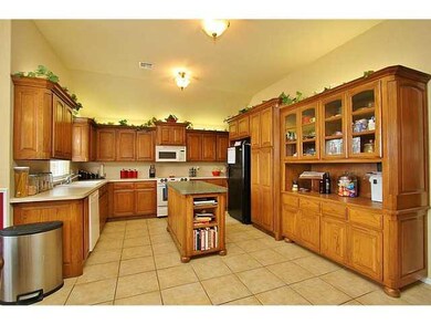 Kitchen. BEAUTIFUL KITCHEN W/ PANTRY & BUILT-IN HU