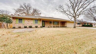 2020 Greenbriar Dr, Gainesville, TX 76240 - photo 2