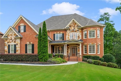 View of front facade featuring a front lawn