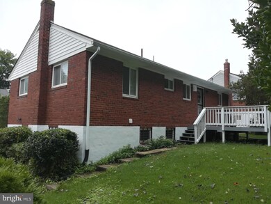 410 Saint Margarets Dr, Capitol Heights, MD 20743 - photo 3