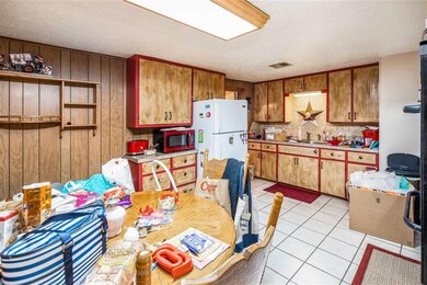 211 C Ave, Cache, OK 73527 - photo 5