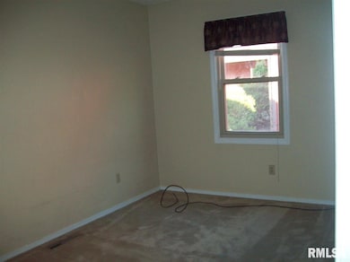 1523 W 47th St, Davenport, IA 52806 - photo 4