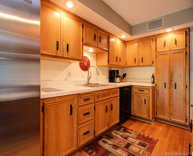 136 S Westlawn Ave, Aurora, IL 60506 - photo 7