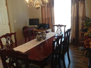 811 N Commonwealth Ave, Aurora, IL 60506 - photo 7