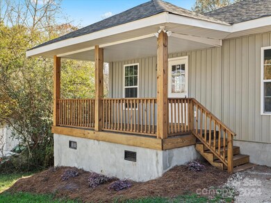 306 Flatrock St, Clover, SC 29710 - photo 2