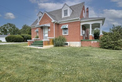 Front View- Cape Cod Cottage in town