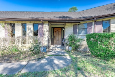 10 Kenny Ct, Alvin, TX 77511 - photo 5