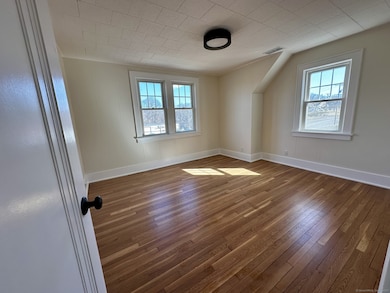 336 Federal Rd unit 2nd floor, Brookfield, CT 06804 - photo 6