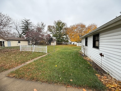 2054 Crosat St, La Salle, IL 61301 - photo 3