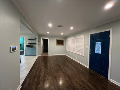 4717 Chrystell Ln, Houston, TX 77092 - photo 4