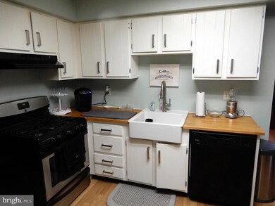 140 E Hanover St, Newtown, PA 18940 - photo 2