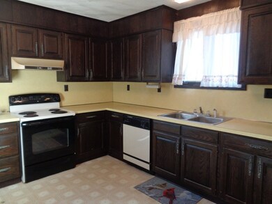 132 Woodbury Rd, Cranston, RI 02905 - photo 7