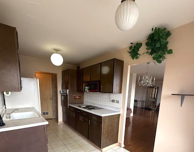 Winston Towers unit 1006, Chicago, IL 60645 - photo 3