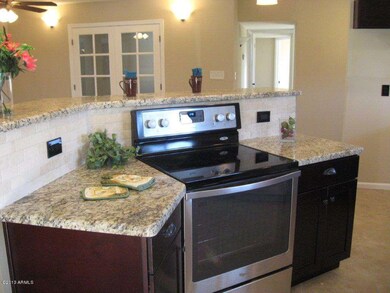 Kitchen island/breakfast bar