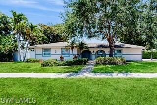 Ranch-style house with a front lawn