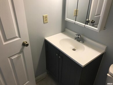 1308 N Kickapoo St, Lincoln, IL 62656 - photo 3