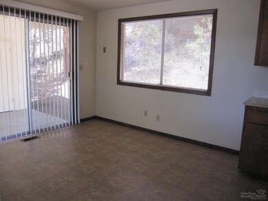 143 SE Piper Dr, Bend, OR 97702 - photo 5