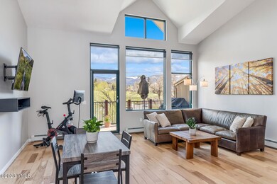 705 Nogal Rd-004-005-Living Room-MLS_Siz