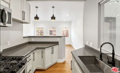 4537 St Charles Place unit 1/2, Los Angeles, CA 90019 - photo 5