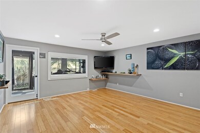 8227 212th St SW unit 205, Edmonds, WA 98026 - photo 5