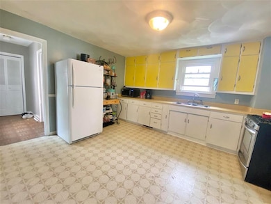 207 Maple Ave, Clinton, WI 53525 - photo 3