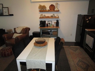 Large Comfortable Dining Area