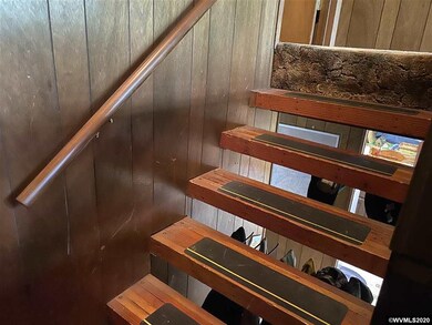 137 Santiam St, Gates, OR 97346 - photo 5