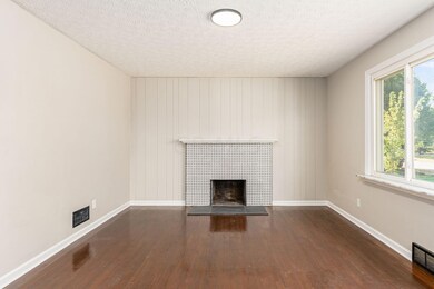 009_1645c0_W Erickson Ave-008