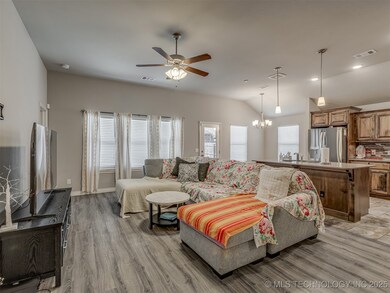 13 Evermore Ln, Yukon, OK 73099 - photo 5