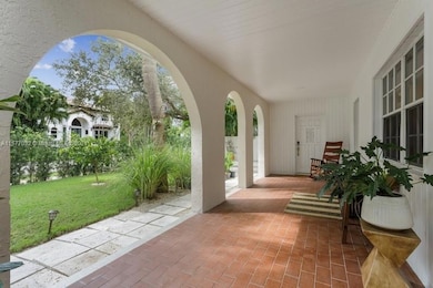 291 W Mashta Dr, Key Biscayne, FL 33149 - photo 2