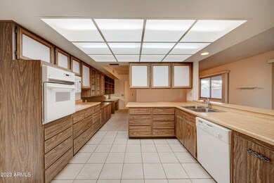 18813 N 103rd Ave Kitchen