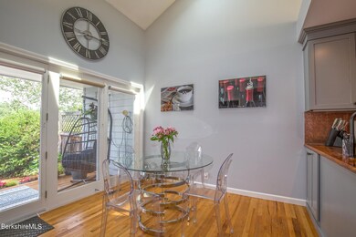 breakfast room