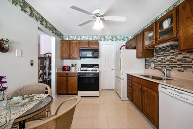 2169 Sunderland Ct unit 201B, Naperville, IL 60565 - photo 3