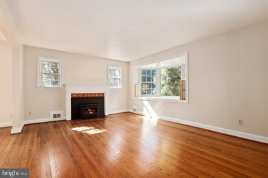 3219 Coquelin Terrace, Chevy Chase, MD 20815 - photo 5