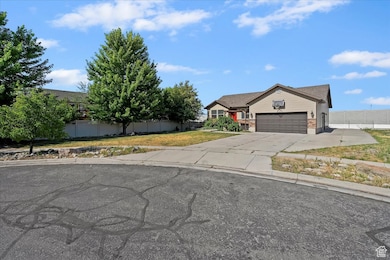 1692 Willow Creek Cir, Farmington, UT 84025 - photo 2