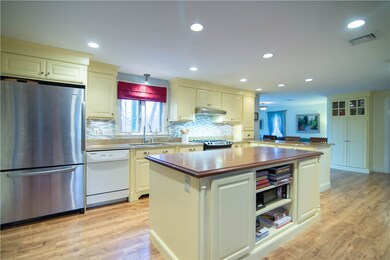 18 Roberta Dr, Barrington, RI 02806 - photo 4