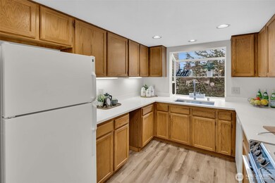 3941 226th Place SE unit 211, Issaquah, WA 98029 - photo 6