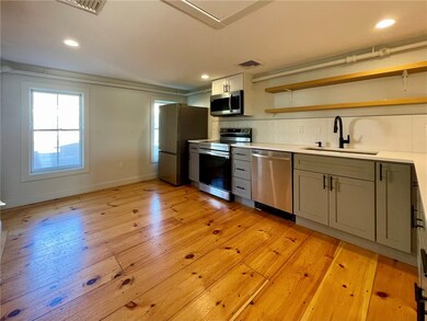 5 John St unit 2, Bristol, RI 02809 - photo 2