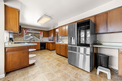 1123 NW Canyon Dr, Redmond, OR 97756 - photo 2