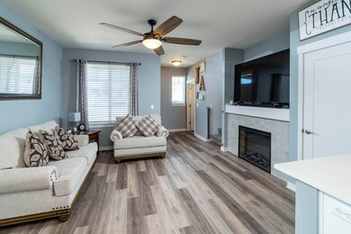 Family room w/fireplace