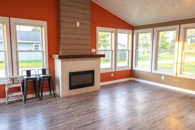 710 S. Elm Sun Room2 (Empty)