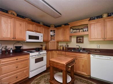 946 Amity Rd, Asheboro, NC 27203 - photo 5