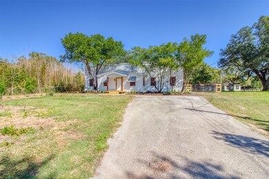 1006 Hamilton St, Waller, TX 77484 - photo 4