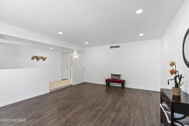 06-Living Room