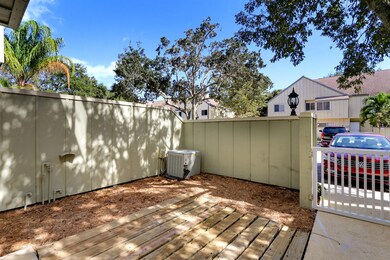 6335 Riverwalk Ln Unit 2-large-002-17-Pa