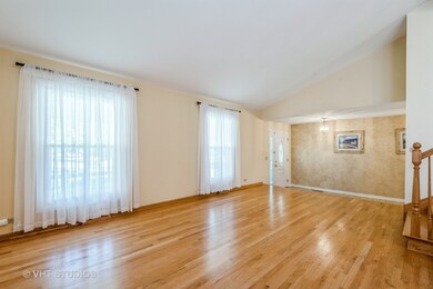 3817 Lizette Ln, Glenview, IL 60026 - photo 4