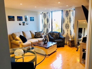 1004 Paradise Rd unit 3A, Swampscott, MA 01907 - photo 4